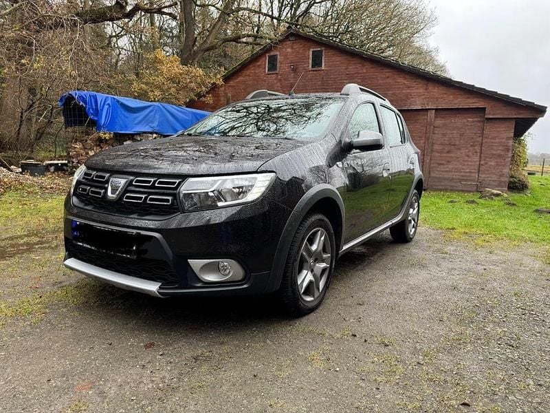 Schwarz Gebraucht 2017 Dacia Sandero Prestige Limousine | 8.000 € (Fairer Preis) - Bild 1/4