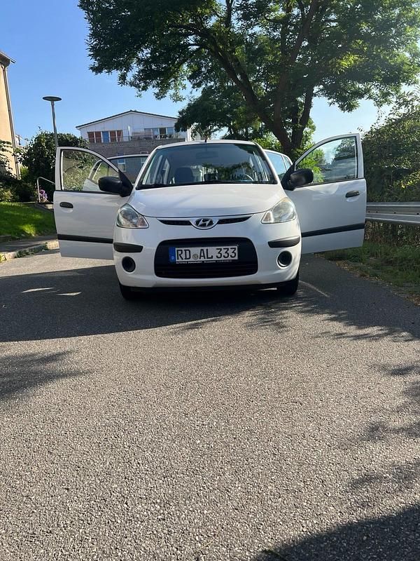 Gebraucht Hyundai i10 67 PS (49 kW) 2011 Weiß Kleinwagen