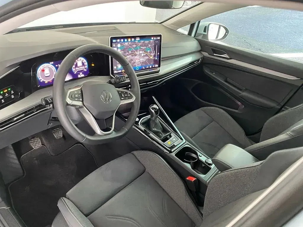 Gebraucht VW Golf VIII Style 150 PS (110 kW) 2025 Blau Limousine