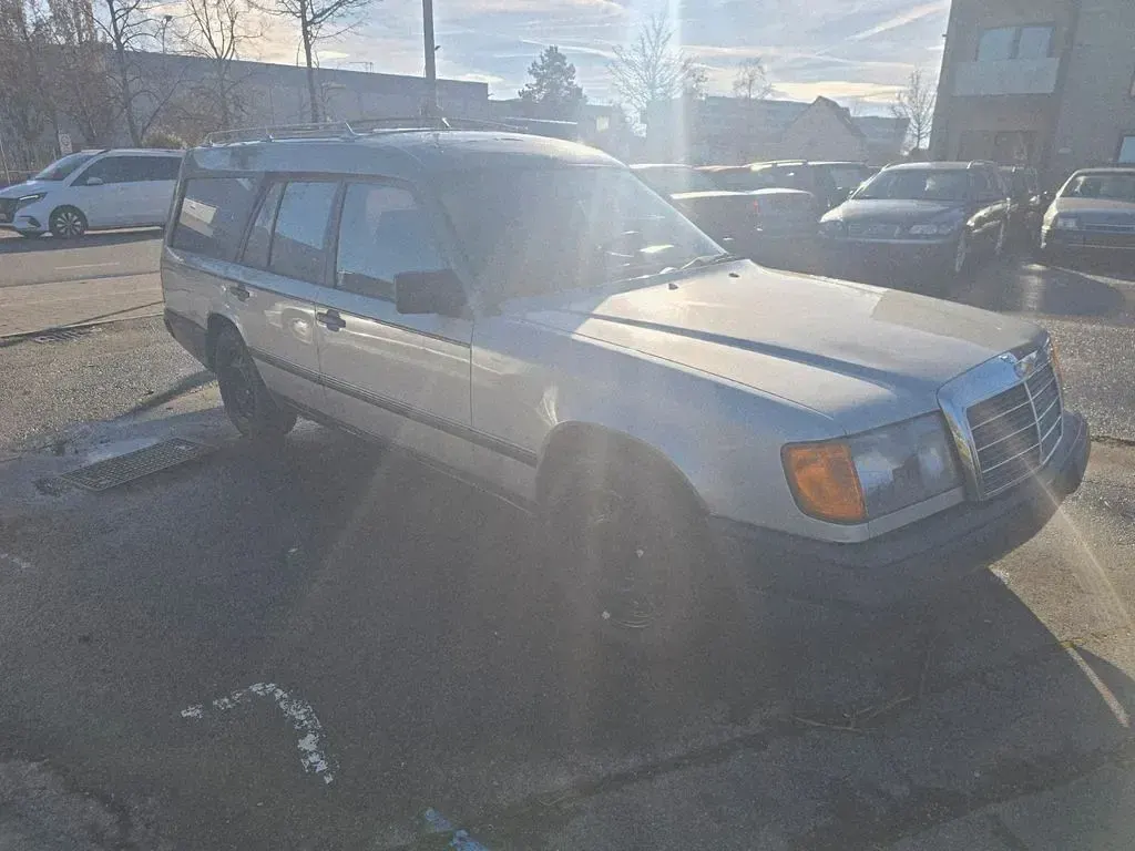 Gebraucht Mercedes 230 1986 Grau Limousine