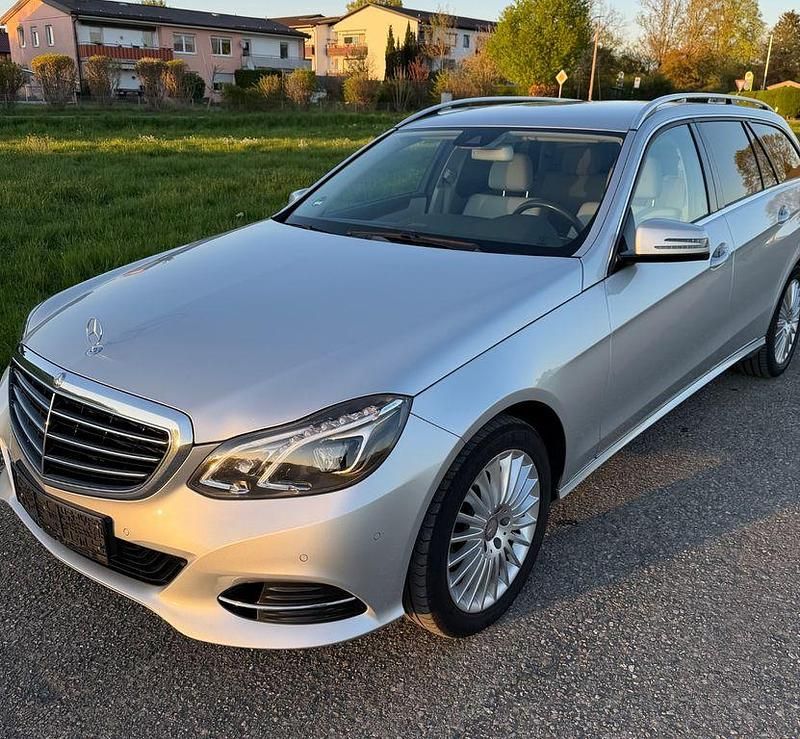 Używany Mercedes E250 Elegance 204 KM (150 kW) 2015 Srebrny Sedan/Limuzyna