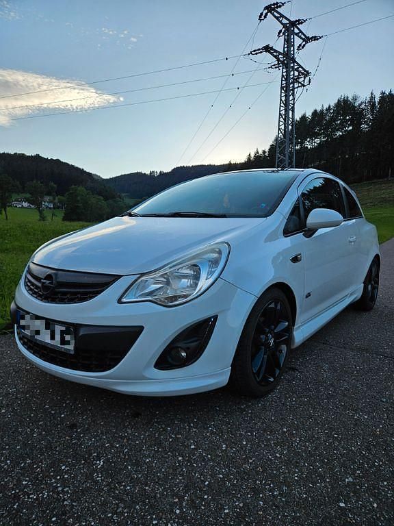 Weiß Gebraucht 2011 Opel Corsa OPC Kleinwagen | 2.500 € (Guter Preis) - Bild 1/4