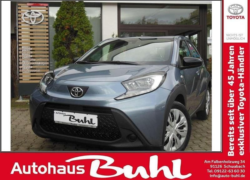 Celestite grey metallic Neu 2024 Toyota Aygo Edition Kleinwagen | 18.989 € - Bild 1/4