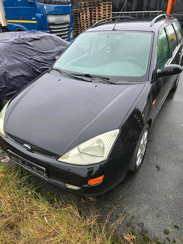 Second-hand Ford Focus 116 CP (85 kW) 1999 Negru Break