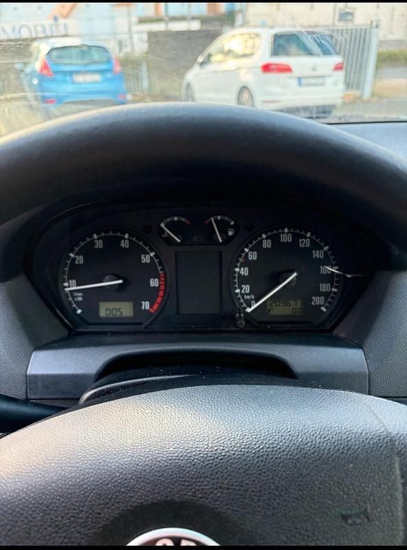 Silber Gebraucht 2003 Skoda Fabia Limousine | 900 € (Guter Preis) - Bild 1/4