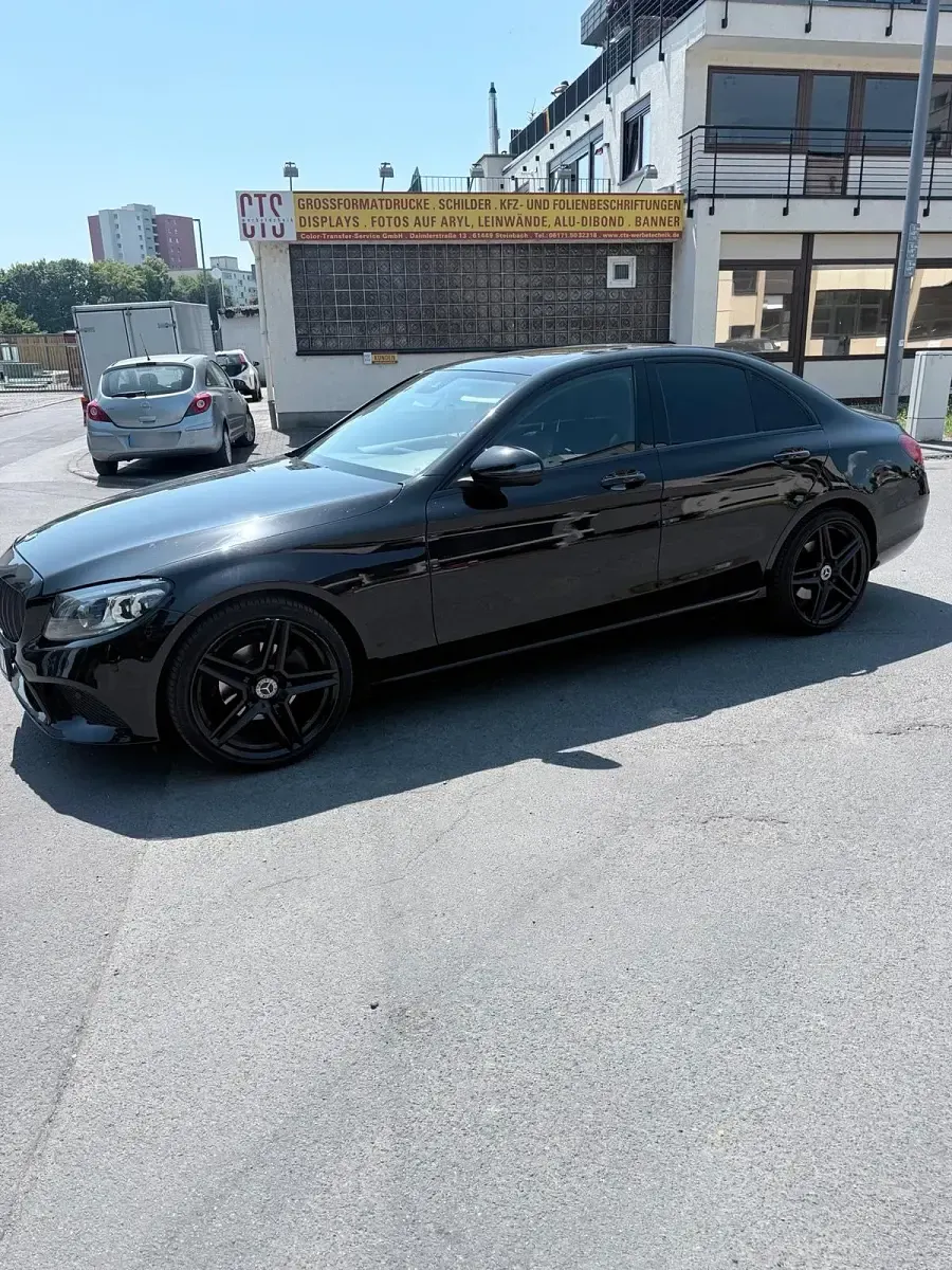 Gebraucht Mercedes C180 156 PS (114 kW) 2018 Schwarz Limousine