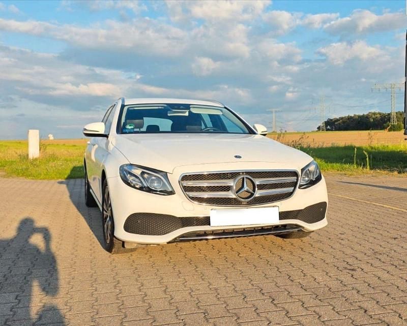 Weiß Gebraucht 2017 Mercedes E200 Avantgarde Kombi | 17.200 € (Fairer Preis) - Bild 1/4