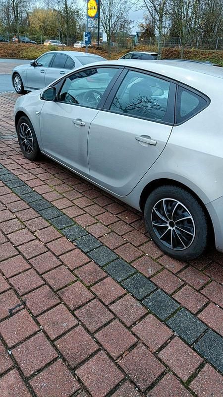 Gebraucht Opel Astra 140 PS (102 kW) 2010 Beige Limousine