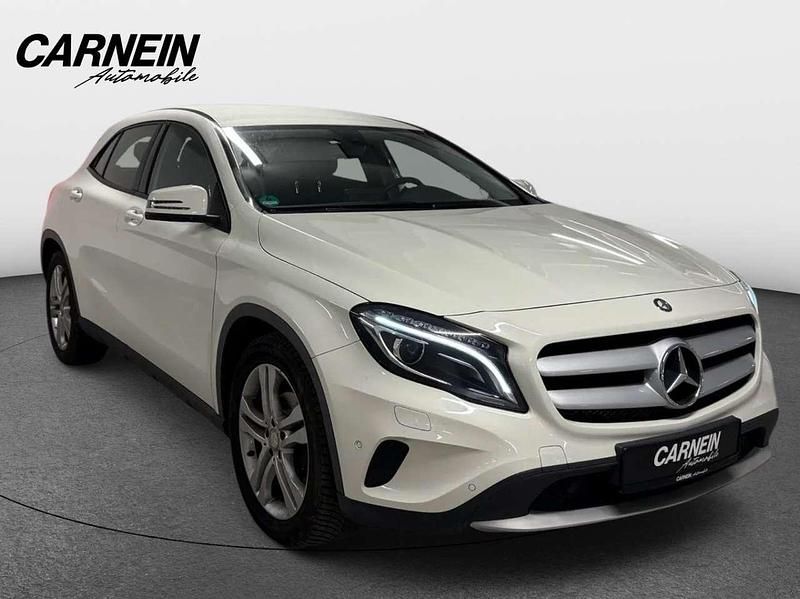 Gebraucht Mercedes GLA220 177 PS (130 kW) 2016 Calcitweiss/zirrusweiss SUV