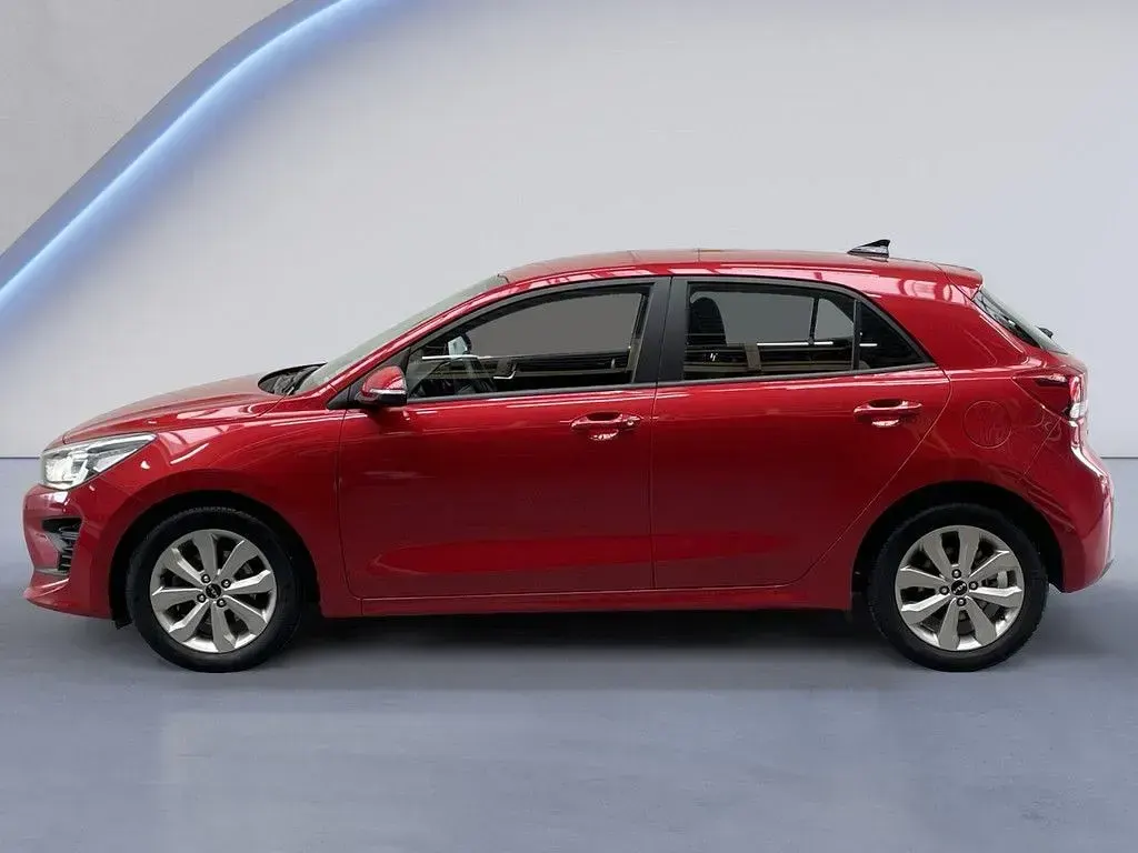 Używany Kia Rio Vision 84 KM (61 kW) 2022 Czerwony Sedan/Limuzyna