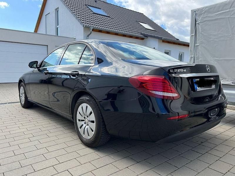 Gebraucht Mercedes E220 194 PS (142 kW) 2017 Schwarz Limousine
