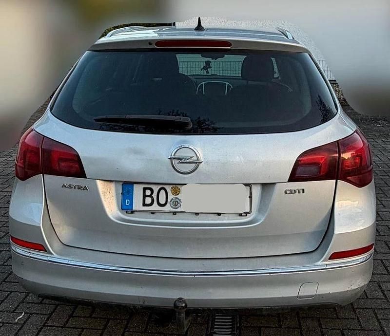 Gebraucht Opel Astra Edition 110 PS (80 kW) 2013 Silber Kombi