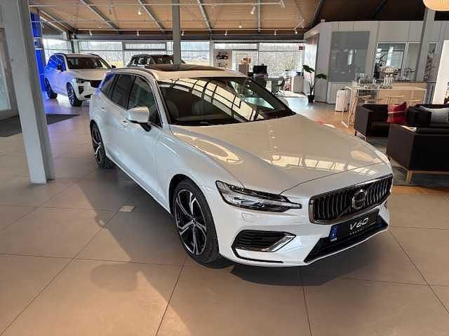 Gebraucht Volvo V60 Ultra 455 PS (334 kW) 2025 Crystal white pearl / metallic Kombi