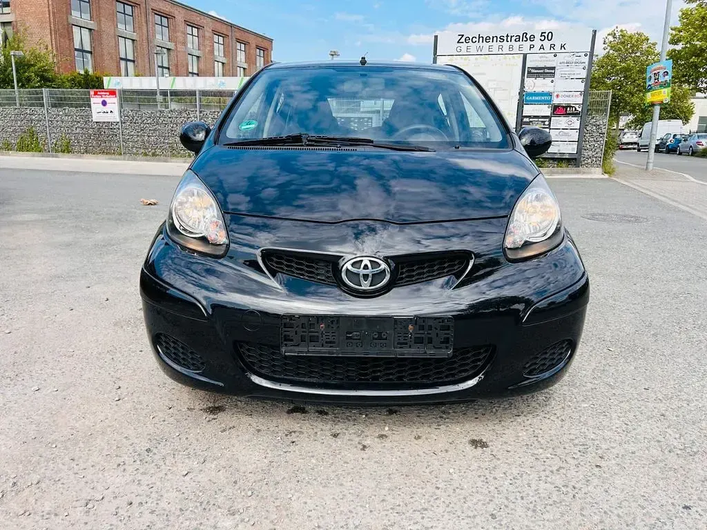 Gebraucht Toyota Aygo Basis 68 PS (50 kW) 2009 Schwarz Kleinwagen