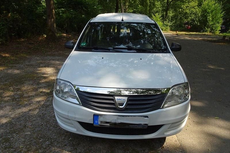 Weiß Gebraucht 2011 Dacia Logan MCV Kombi | 2.400 € (Fairer Preis) - Bild 1/4