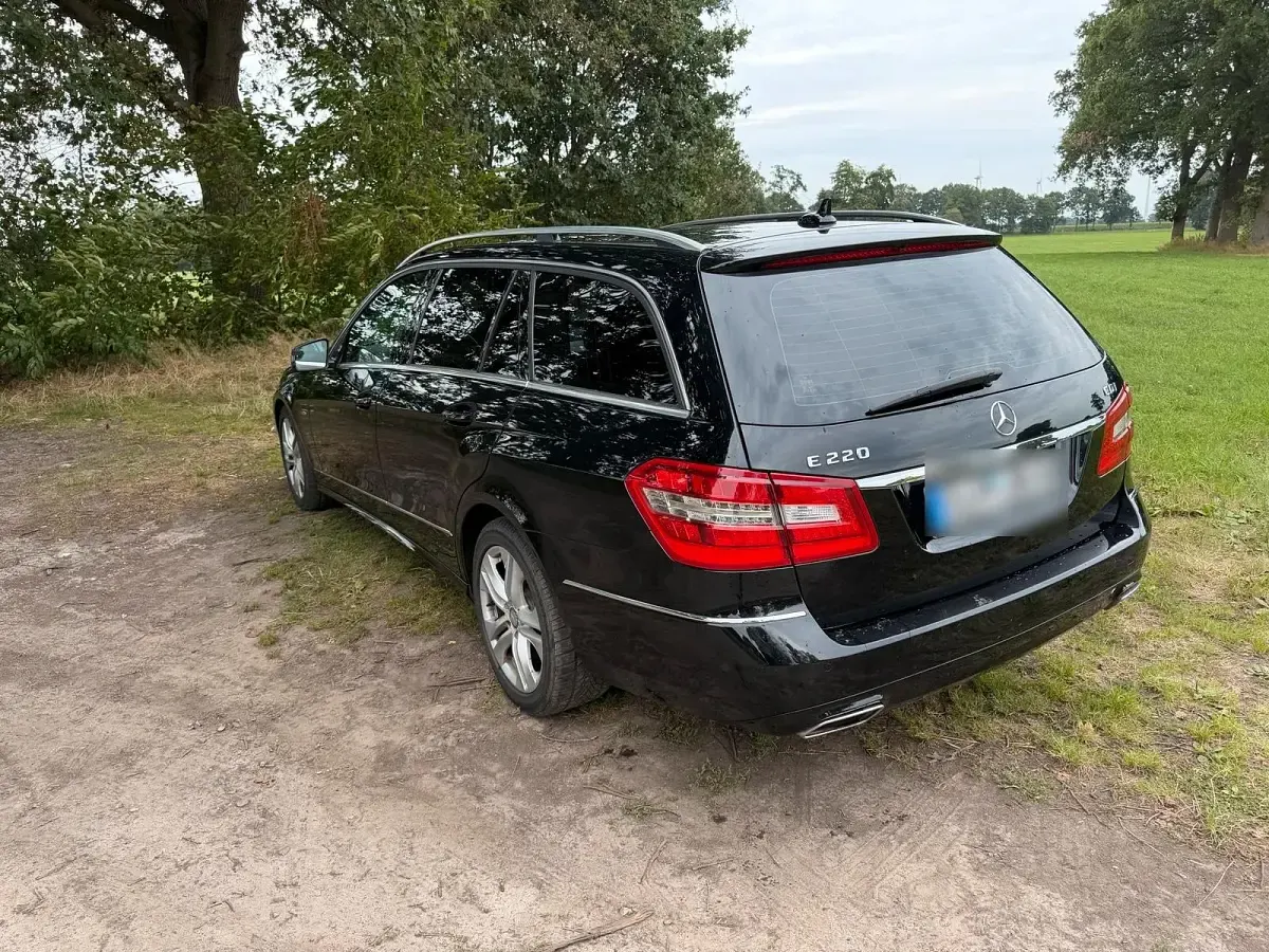 Gebraucht Mercedes E220 170 PS (125 kW) 2012 Schwarz Kombi