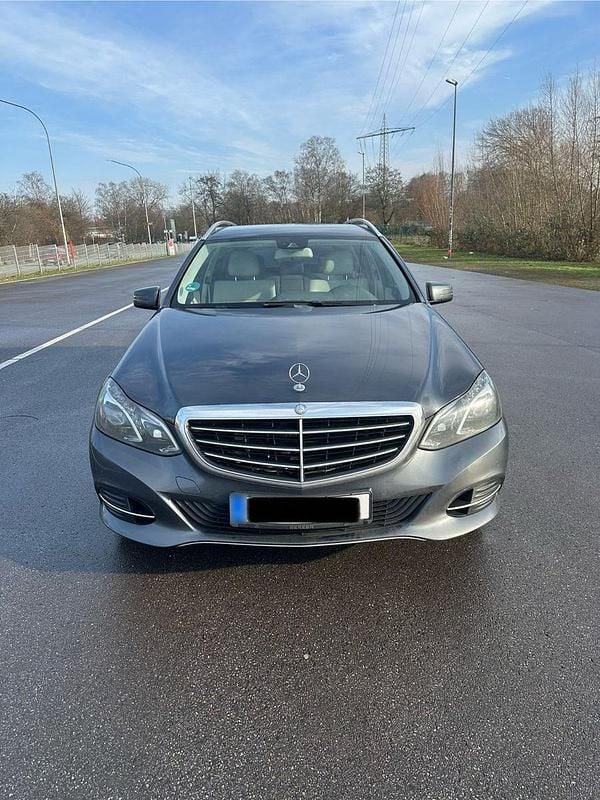 Gebraucht Mercedes E220 Edition 170 PS (125 kW) 2016 Grau Kombi