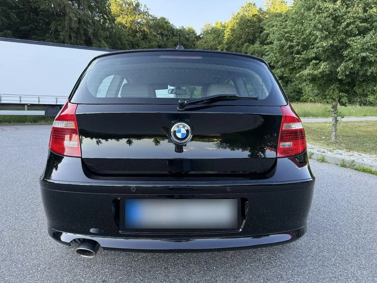 Gebraucht BMW 120 177 PS (130 kW) 2010 Schwarz Kleinwagen