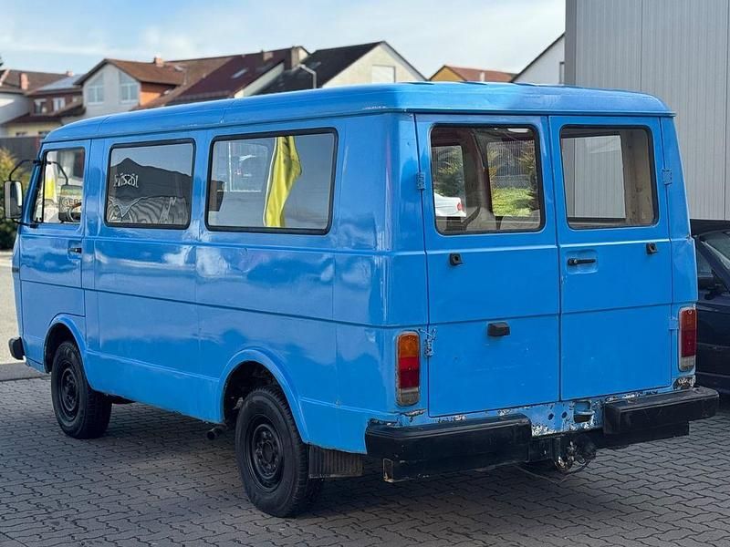 Second-hand VW LT 75 CP (55 kW) 1983 Albastru Monovolum