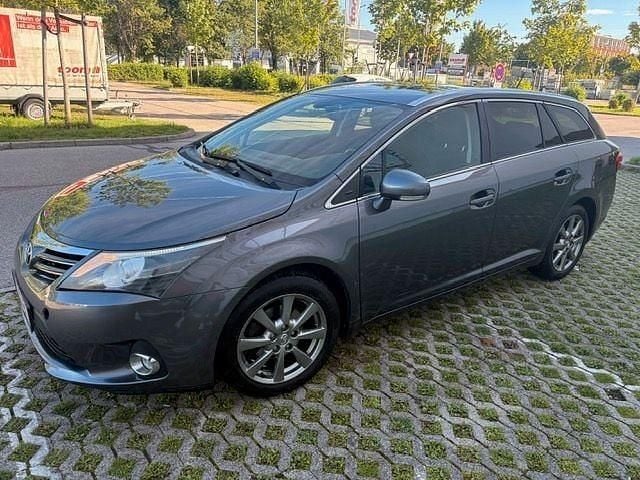 Grau Gebraucht 2013 Toyota Avensis Executive Kombi | 5.999 € (Fairer Preis) - Bild 1/4