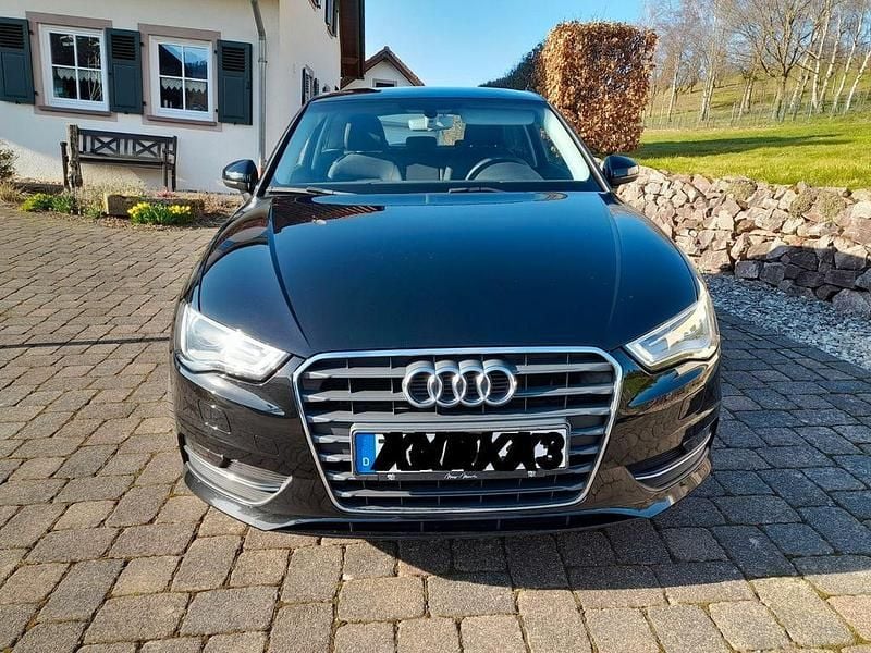 Gebraucht Audi A3 Attraction 125 PS (91 kW) 2016 Schwarz Limousine