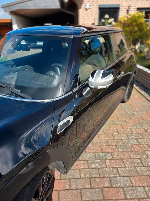 Second-hand Mini ONE 102 CP (75 kW) 2018 Negru Hatchback