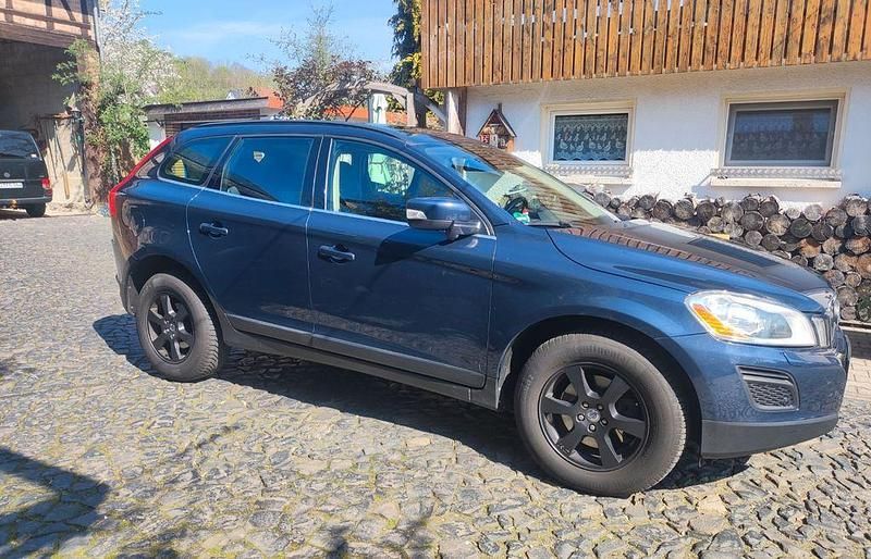 Usado Volvo XC60 Pro 163 HP (119 kW) 2013 Azul SUV
