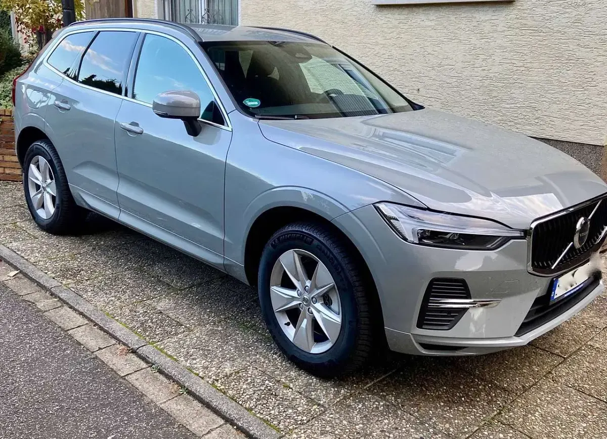 Gebraucht Volvo XC60 Core 197 PS (144 kW) 2023 Grau SUV