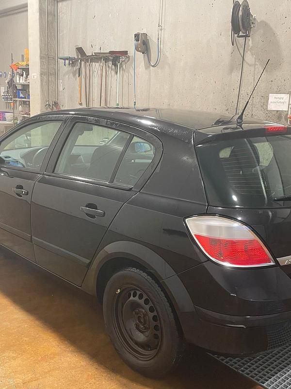 Gebraucht Opel Astra 90 PS (66 kW) 2005 Schwarz Kleinwagen