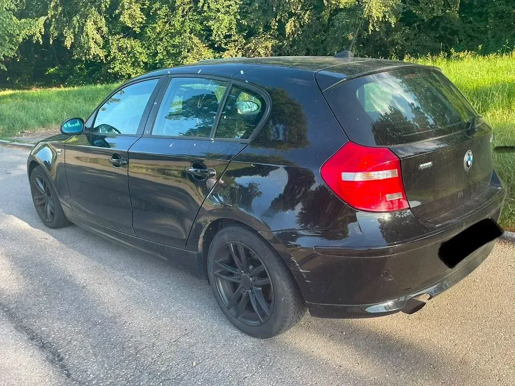 Gebraucht BMW 116 122 PS (89 kW) 2008 Schwarz Kleinwagen