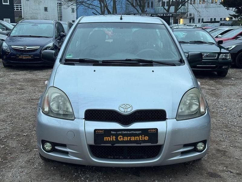 Gebraucht Toyota Yaris 86 PS (63 kW) 2001 Silber Limousine