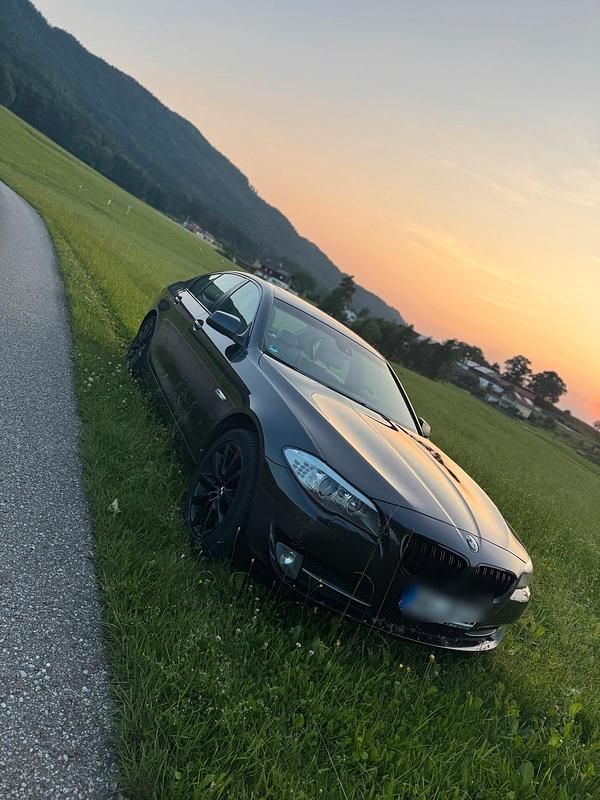 Schwarz Gebraucht 2010 BMW 525 Limousine | 6.500 € - Bild 1/4