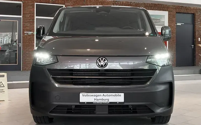 Neu VW Caravelle Life 150 PS (110 kW) 2025 Grau Van