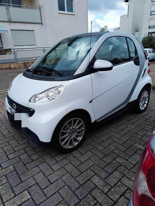 Weiß Gebraucht 2012 Smart ForTwo Coupé Kleinwagen | 5.099 € - Bild 1/4