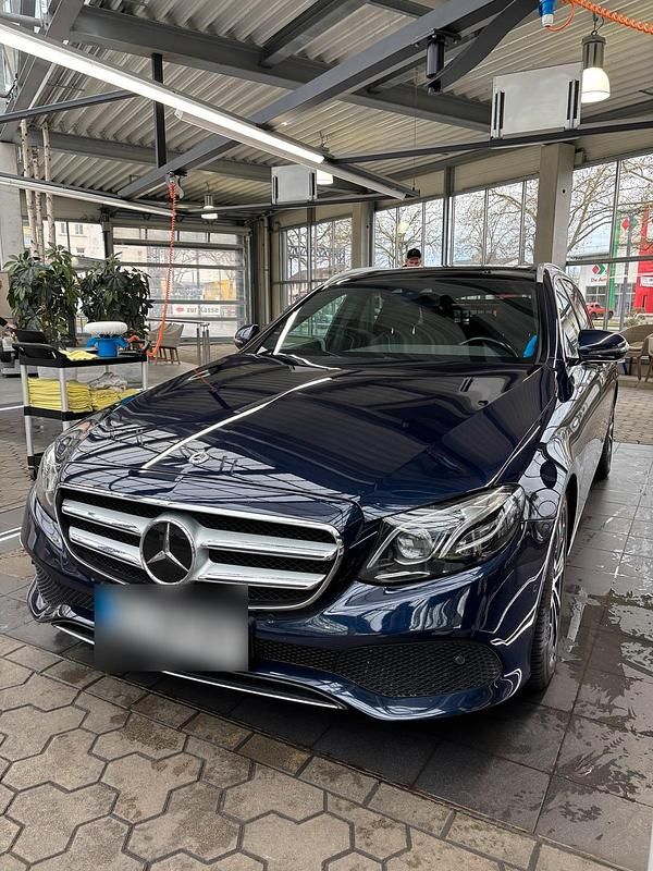 Gebraucht Mercedes E300 245 PS (180 kW) 2018 Blau Kombi