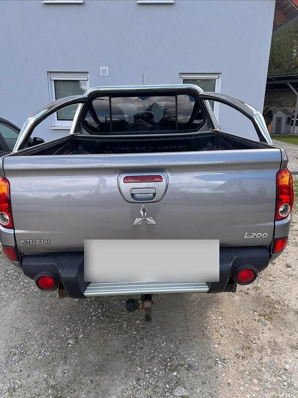 Gebraucht Mitsubishi L200 178 PS (130 kW) 2015 Silber Pickup