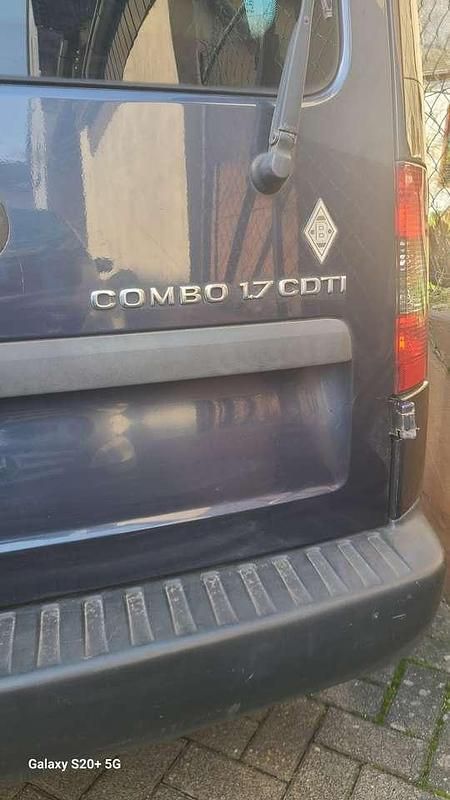 Gebraucht Opel Combo Edition 101 PS (74 kW) 2010 Van / Kleinbus