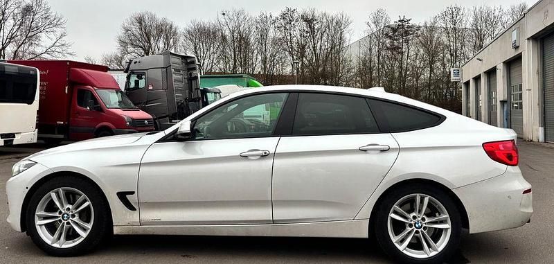 Weiß Gebraucht 2017 BMW 335 Gran Turismo Advantage Limousine | 14.990 € (Guter Preis) - Bild 1/4