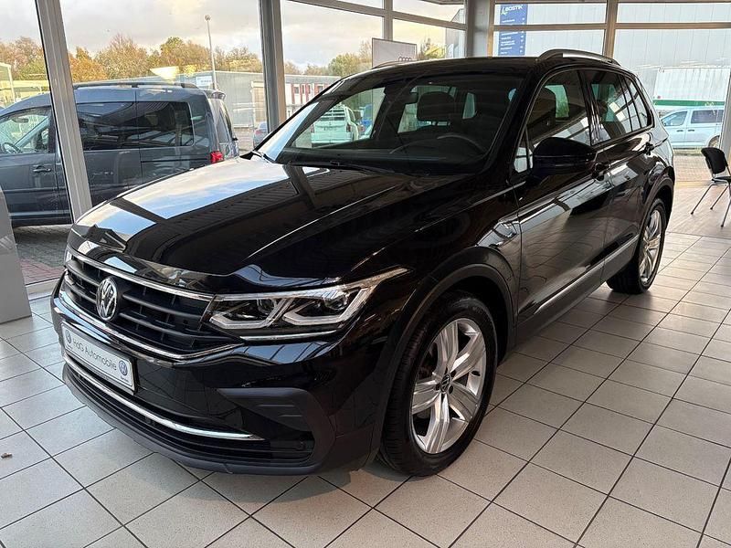 Schwarz Gebraucht 2022 VW Tiguan Active SUV | 27.590 € (Fairer Preis) - Bild 1/4