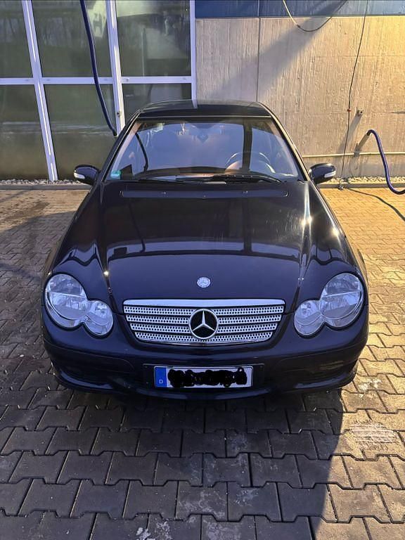 Blau Gebraucht 2005 Mercedes C180 Sport Coupé | 3.750 € (Etwas zu teuer) - Bild 1/4