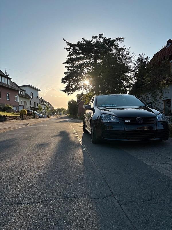 Schwarz Gebraucht 2007 VW Golf V R Limousine | 10.999 € - Bild 1/4