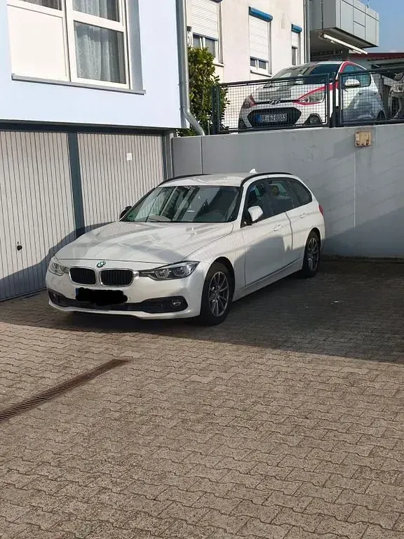 Gebraucht BMW 320 Efficient Dynamics 190 PS (139 kW) 2018 Weiß Limousine