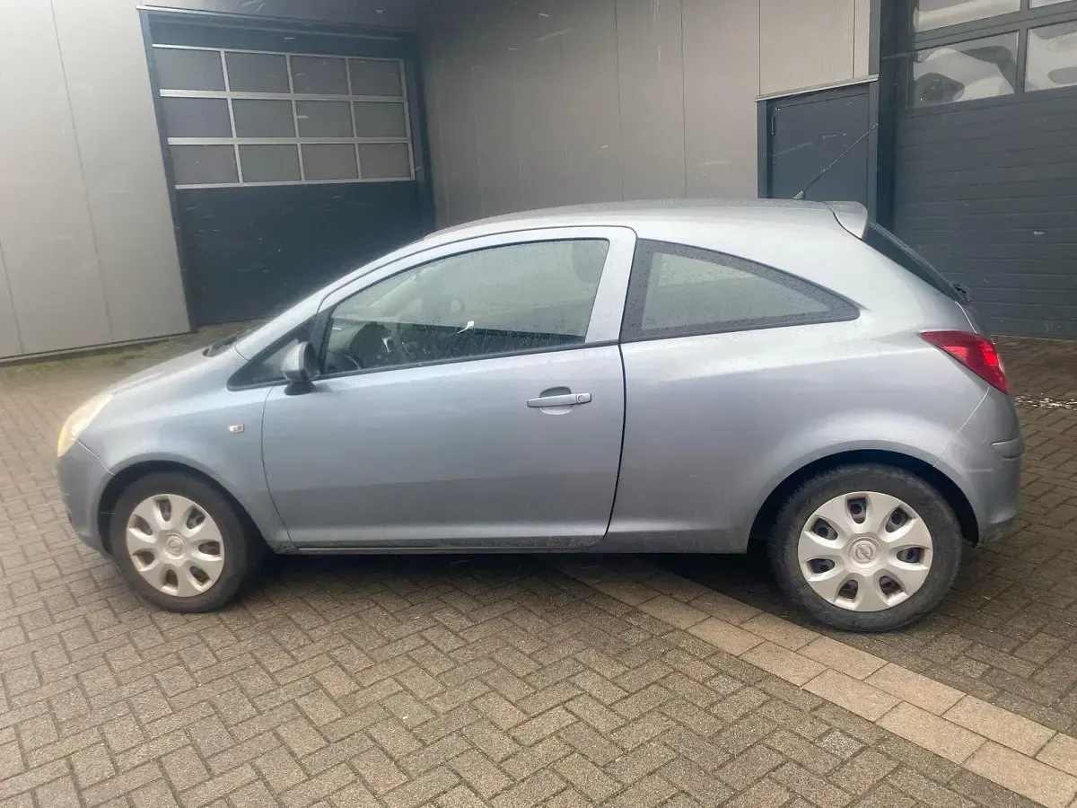 Gebraucht Opel Corsa 75 PS (55 kW) 2009 Silber Kleinwagen