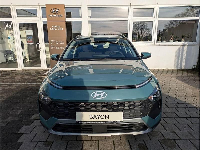 Neu Hyundai Bayon Select 101 PS (74 kW) 2025 Gruen SUV