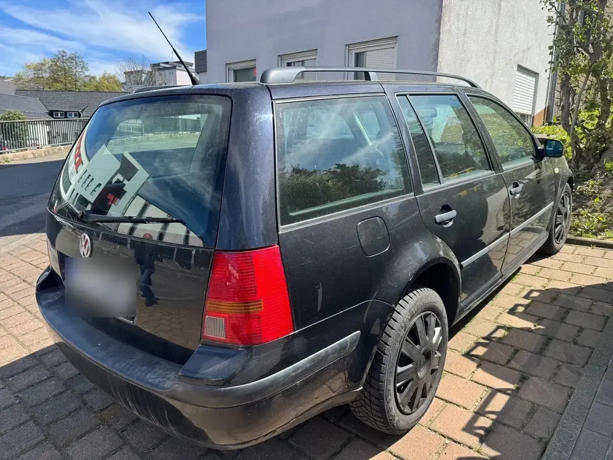 Second-hand VW Golf IV 101 CP (74 kW) 2001 Negru Break