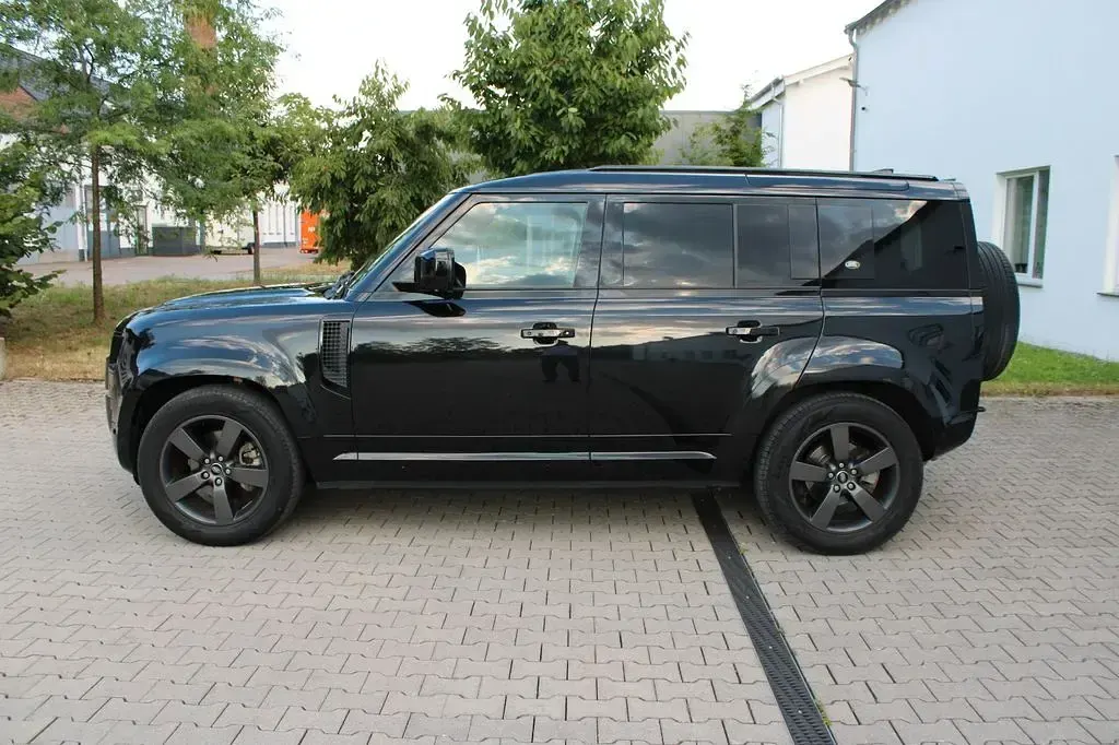 Gebraucht Land Rover Defender SE Dynamic 249 PS (183 kW) 2023 Schwarz SUV