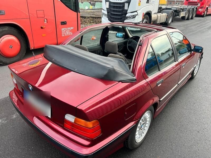 Rot Gebraucht 1993 BMW 316 Limousine | 9.999 € - Bild 1/4