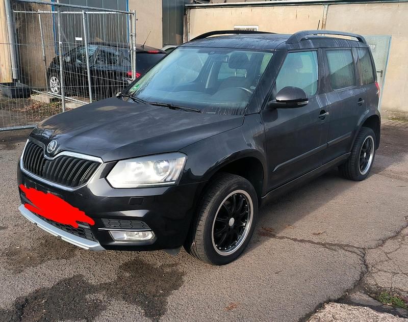 Schwarz Gebraucht 2015 Skoda Yeti Drive SUV | 7.790 € (Fairer Preis) - Bild 1/4
