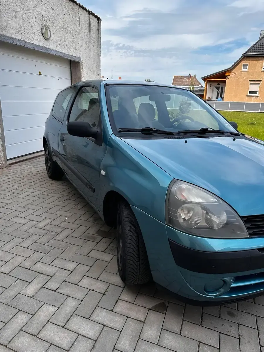 Używany Renault Clio II 75 KM (55 kW) 2004 Andere farben Hatchback
