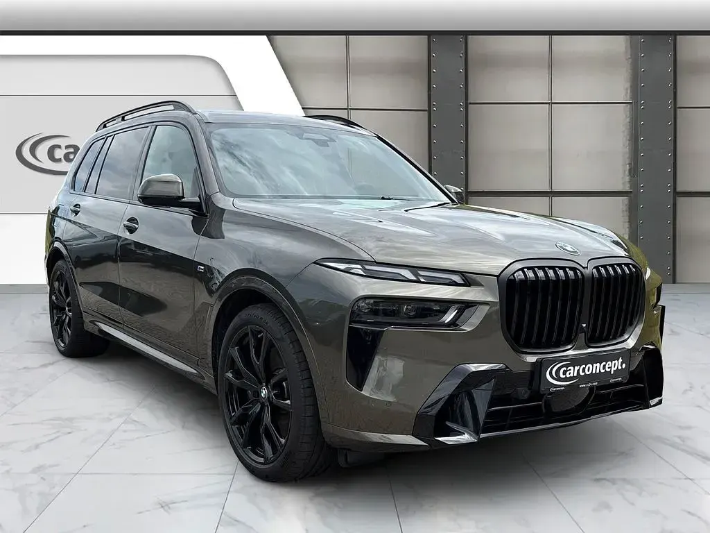 Gebraucht BMW X7 M Sport 352 PS (258 kW) 2025 Grün SUV